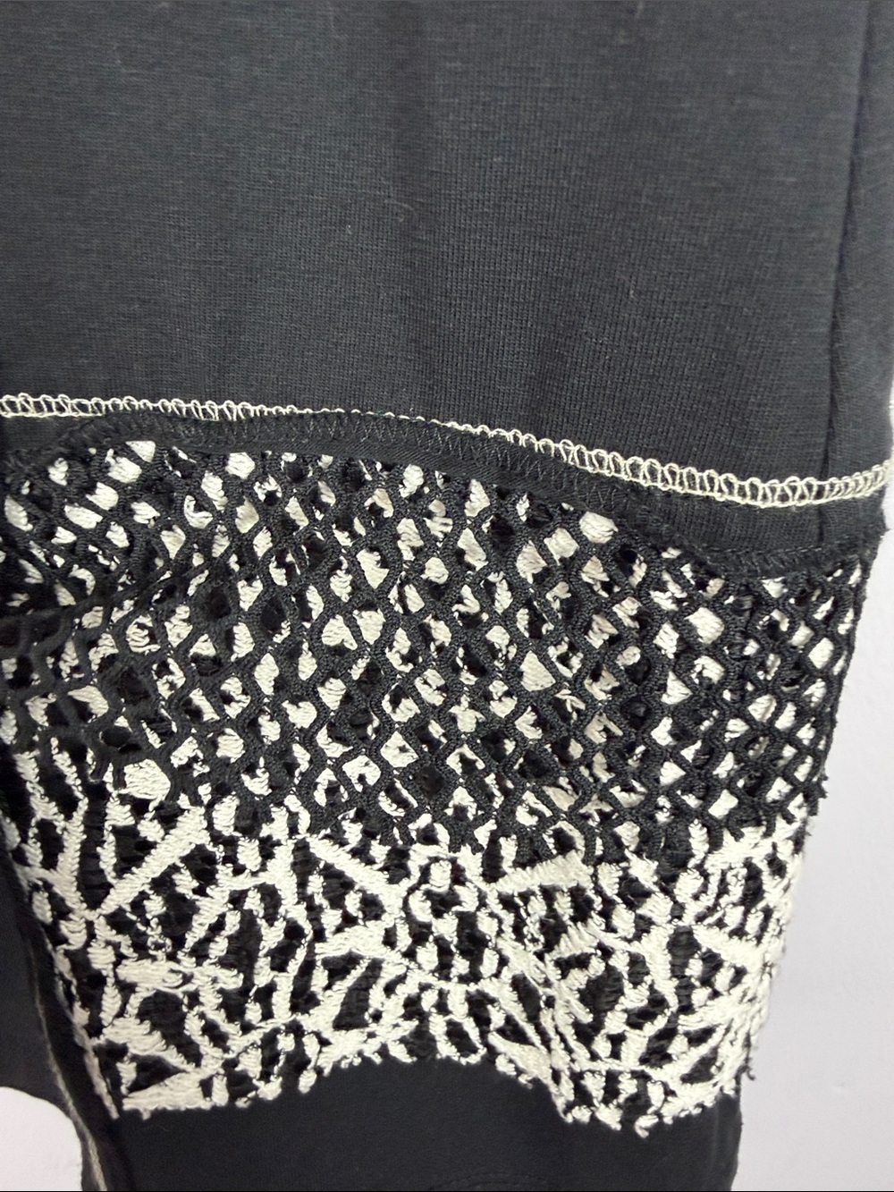 Dolcezza Black Button Front Sleeveless Tunic Vest Top Mesh & Abstract Print - Picture 11 of 13